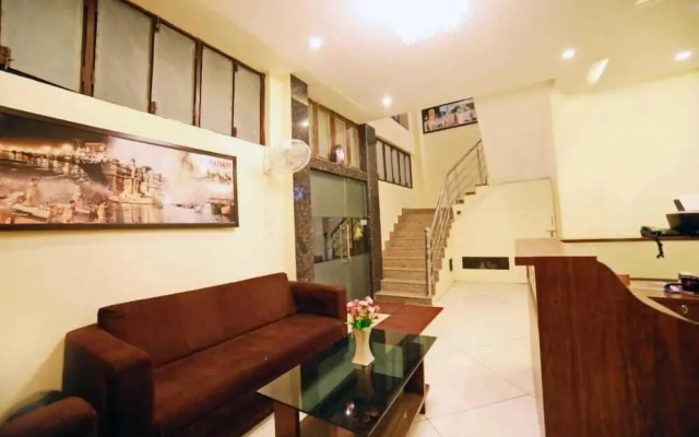 Sada Shiv Guest House near Ganga river
