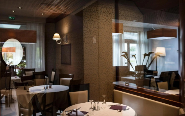 Smart Hotel Holiday
