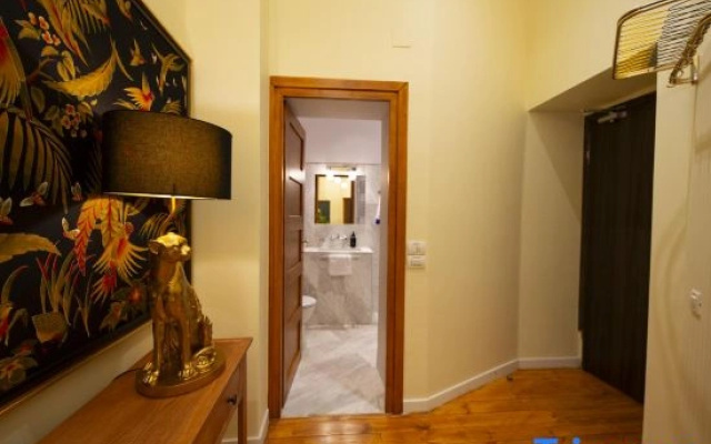 Rainforest Studio Downtown by Pretty Apartments