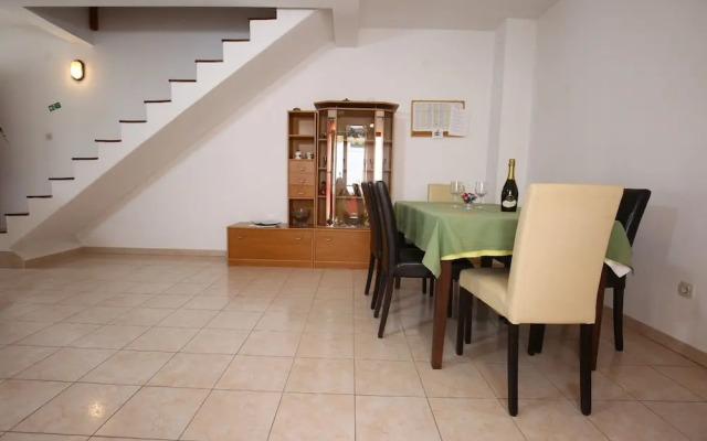 Neda - Perfect Location & Free Parking - A3