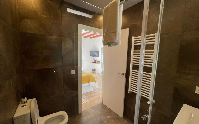 Habitación cama de matrimonio con baño privado