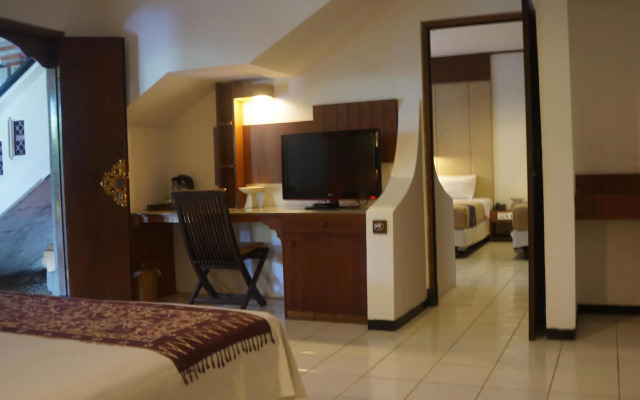 Puri Naga Beachfront Cottages