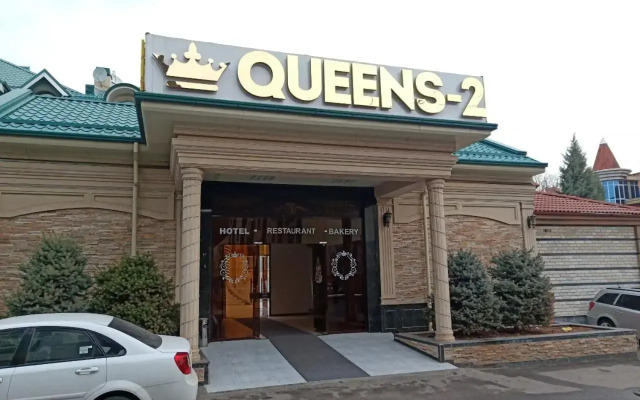 Queens 2 Hotel