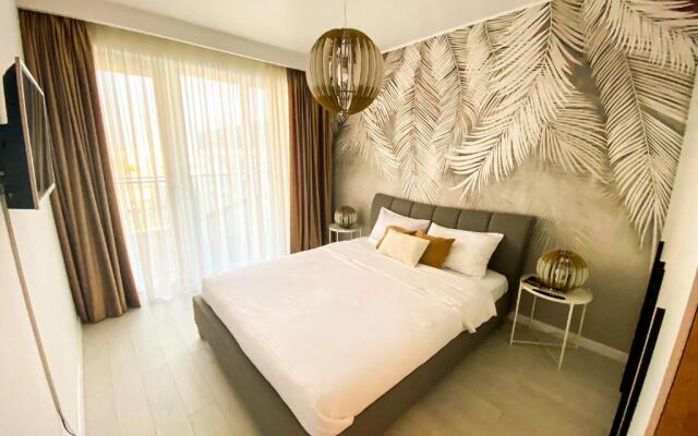 Serene Ambiance 1 BR Apartment with private parking and terrace