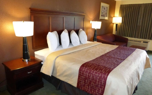 Red Roof Inn & Suites Cleveland, TN