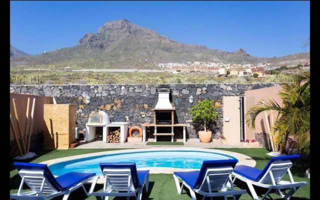 Dream Villa Heated Swimming Pool Barbeque