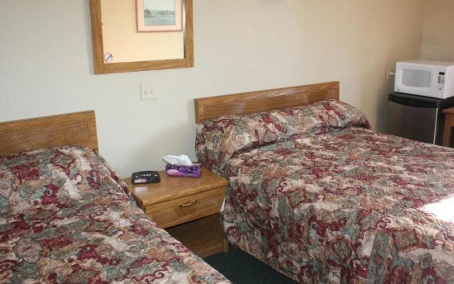 Outpost Motel & Kitchenette Suites