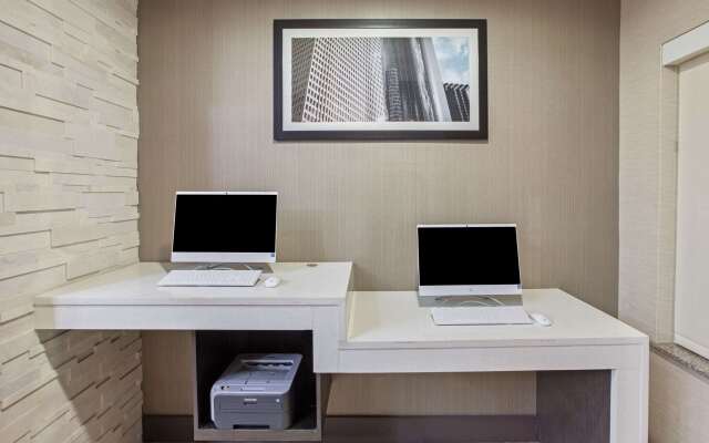 La Quinta Inn & Suites by Wyndham Pasadena North