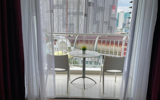 Private Jacuzzi Staycation at KL City 712