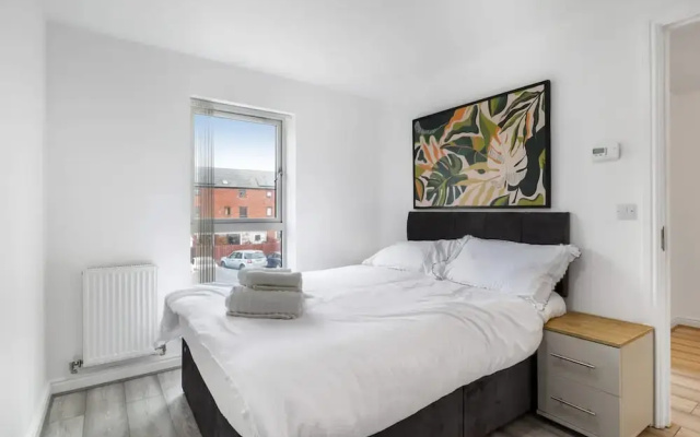 Fast Wi-fi Free Parking 10 Mins to City Centre