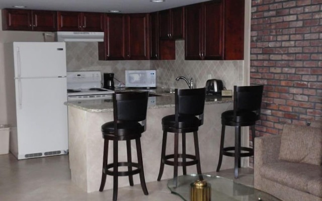 Chalet Inn & Suites Centerport