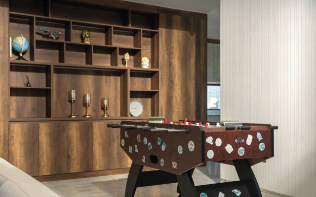 Luxury Duplex Penthouse With Pool Foosball