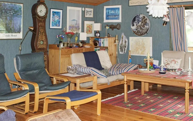 Scenic Lakeside Cottage-by Traum