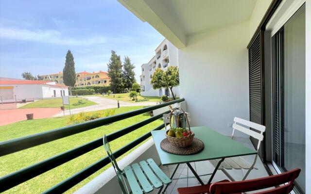 Albufeira Twins 2 With Pool by Homing