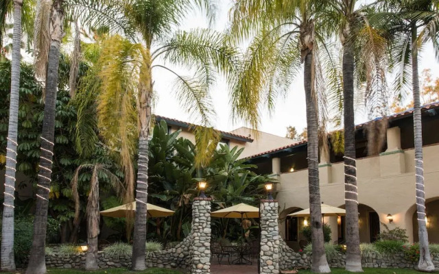 Radisson Suites Covina