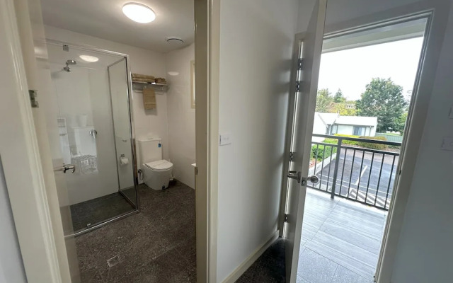 Travellers Motor Village