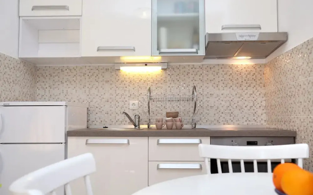 Remarkable 2-bed Apartment in Okrug Gornji