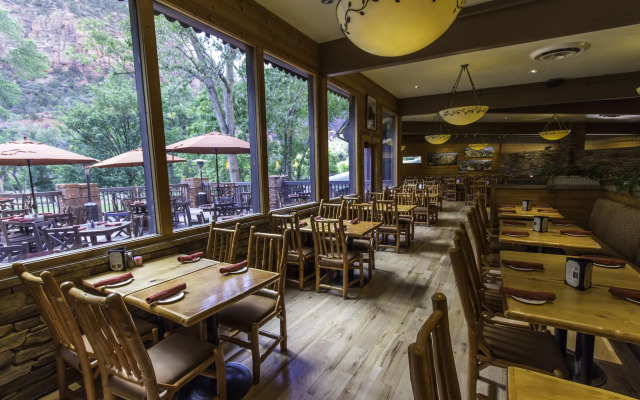 Zion Lodge