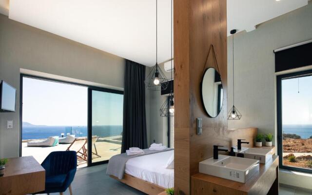 Seafront elegant villa, with infinity pool & devine views!