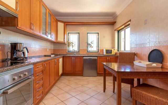 Luxury Villa in Albufeira With Heated Private Pool