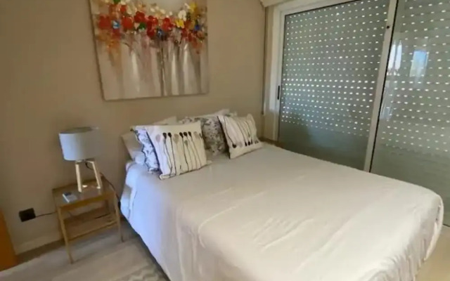 Beachfront Sunny Apartment Sea Mountain View