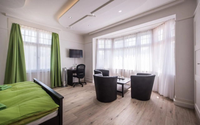 Max Aviation Villa & Apartments