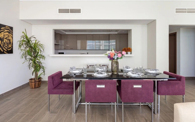 Astounding 3BR Apartment w/ Sea & Marina Views!