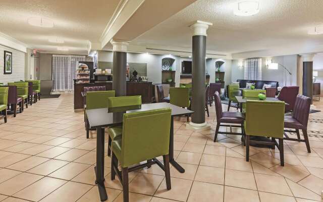 Travelodge by Wyndham Houston Cy-Fair