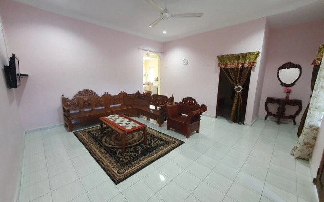 Oyo 90304 Persada Hasra Homestay