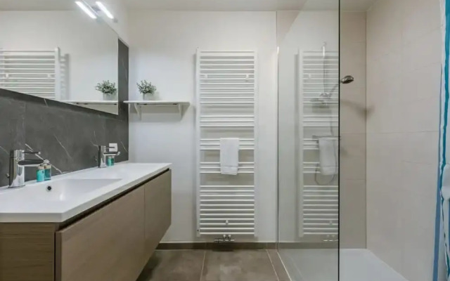 A Luminous Apartment Near the Marina