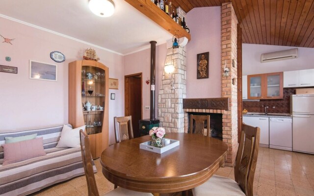 Awesome Home in Nova With Wifi and 4 Bedrooms