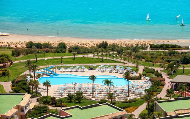 Serenusa Resort