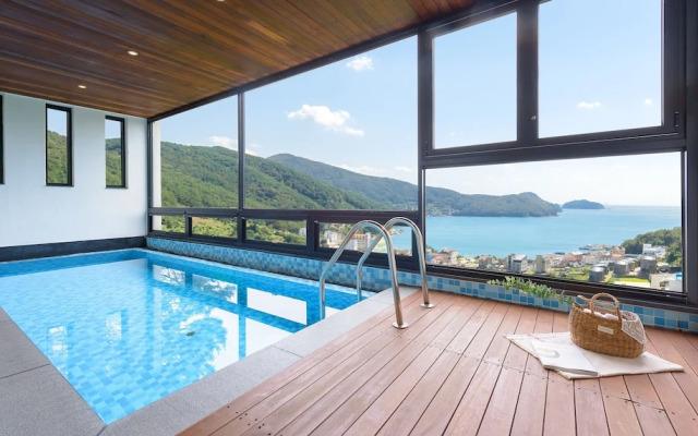 Friemily Pool Villa & Hotel