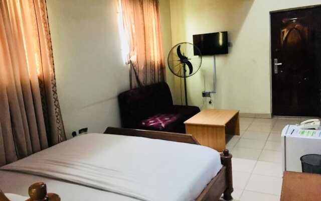 Omo Lucas Hotel & Suites