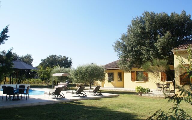 Stunning Villa in Sorgues With Swimming Pool