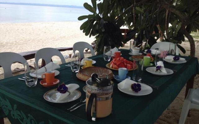 Liwayway Sa Bohol-Pamilacan Bed & Breakfast
