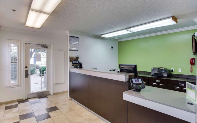 Sonesta Simply Suites Houston W Beltway