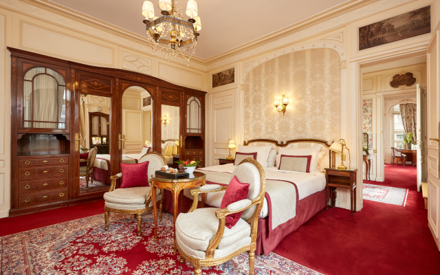 Hotel Raphael