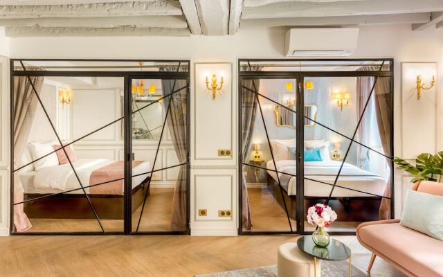 Luxury 4 Bedroom 3 Bathroom Louvre - AC