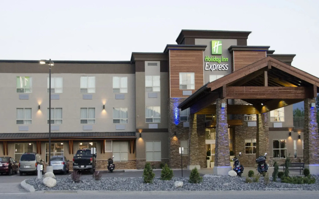 Holiday Inn Express Golden-Kicking Horse by IHG