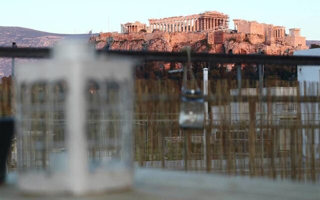 Romantic Apt with Penthouse & Acropolis View