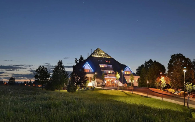 Lazensky Hotel Pyramida I