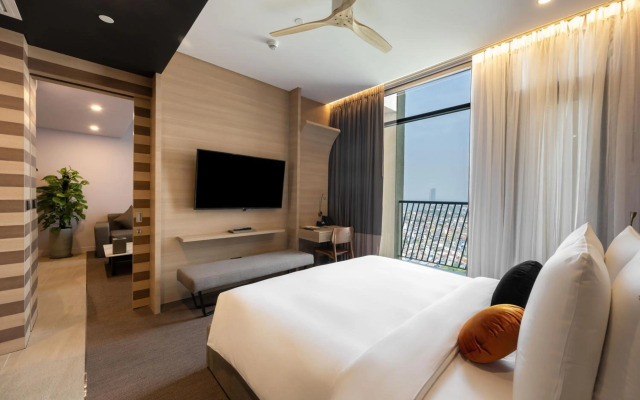 SUN & MOON, Riverside Hotel