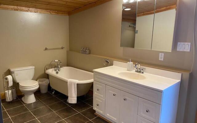 Gudjonson Getaway - 2 bed 2 bath Cabin