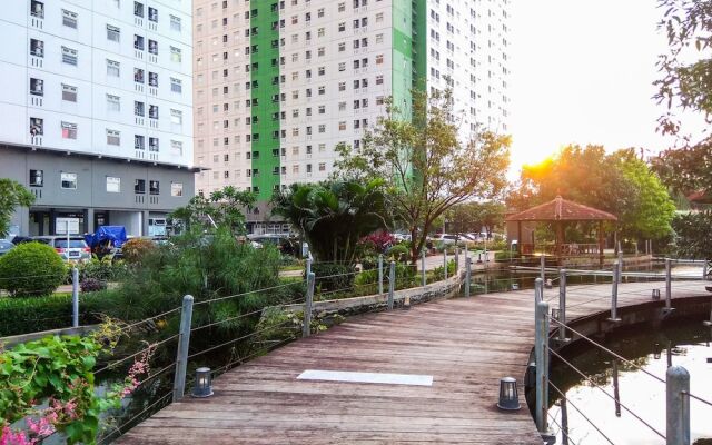 Modern and Bright 2BR Green Pramuka Apartment