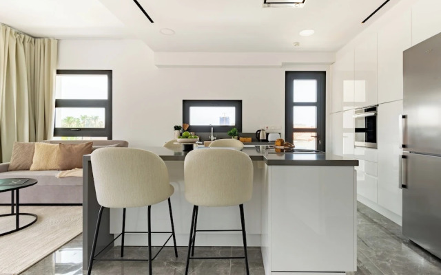 Sanders Evolution 2 Sweet 2 Bedroom Apartment With Balcony