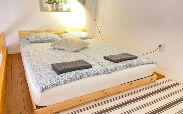 Nefelejcs near the Keleti railway station