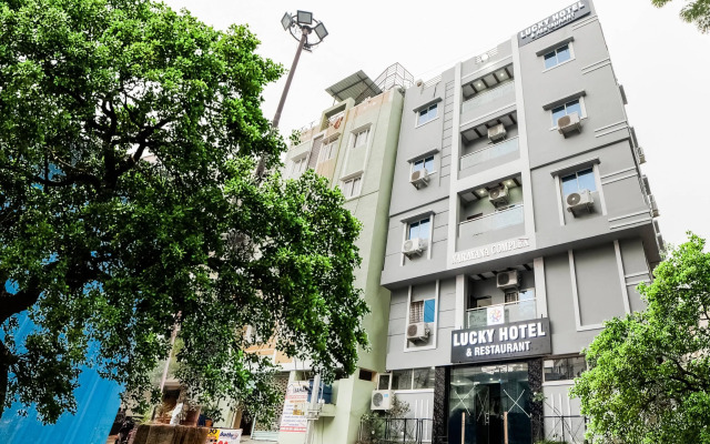 OYO 62329 Lucky Hotels