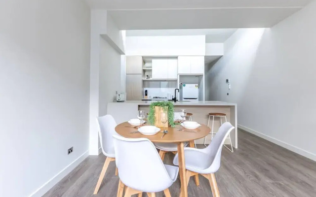 Elegant Stylish Living@mooneeponds Wifi/parking