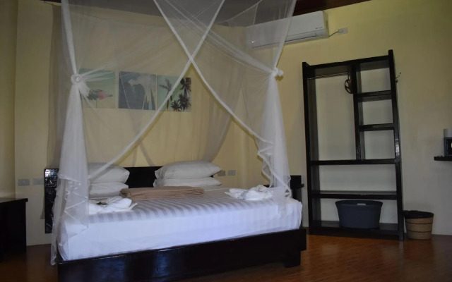 Jonas & Twins Resort